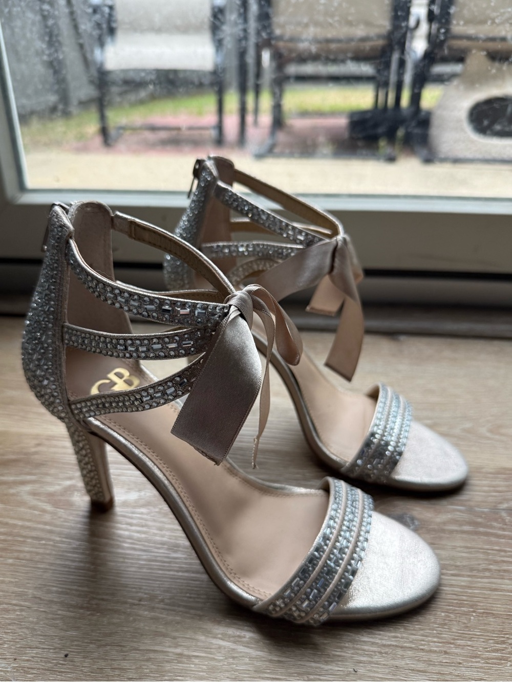 Gianni Bini Size 9 Rhinestone Bow Heels Silver Gem Formal Glam Prom Gala Wedding